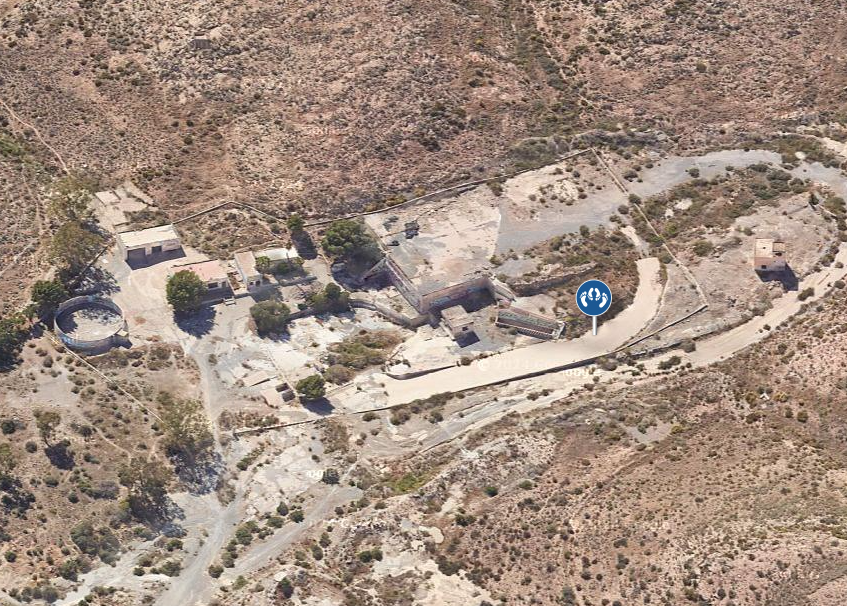Descampado y edificios abandonados - Almería